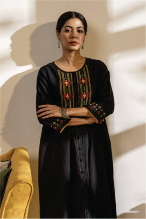 Paheli Black Straight-Fit Cotton Kurta With Pakka Hand Embroidery